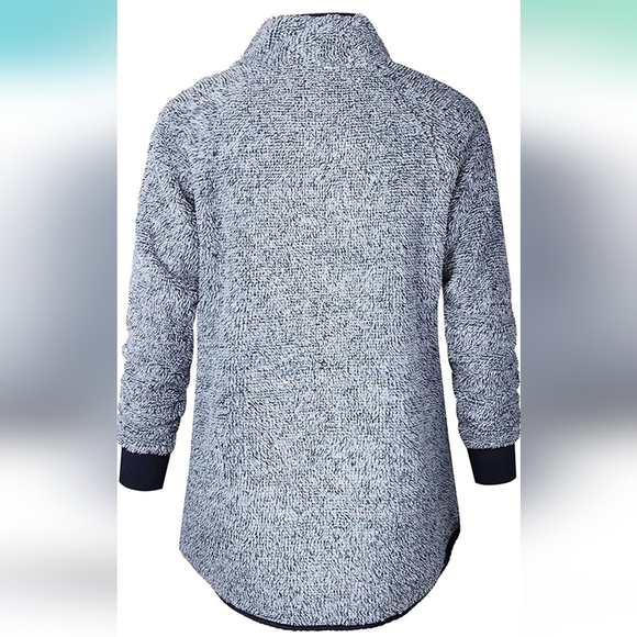 Fuzzy sweater - Picture 9 of 10